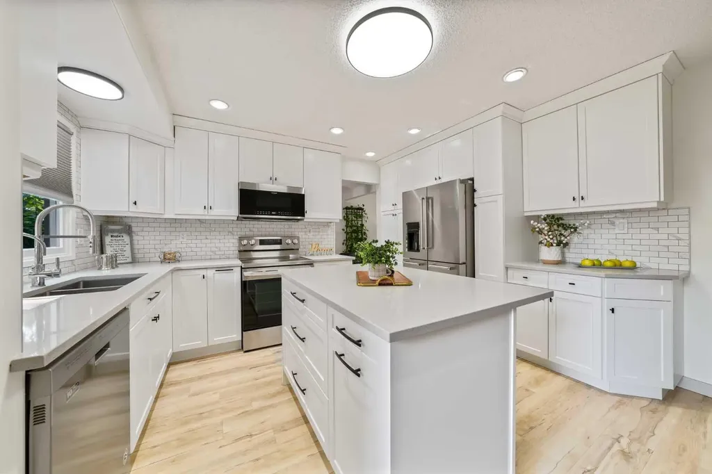 40 Silver Ridge Court NW Calgary AB T3B4V5