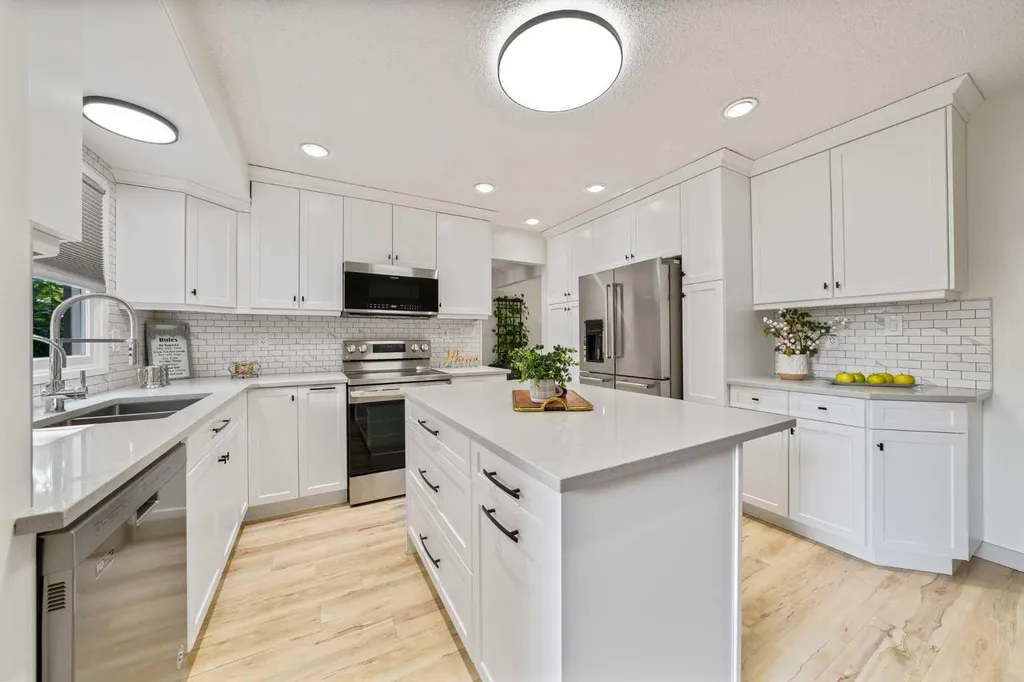 40 Silver Ridge Court NW Calgary AB T3B4V5