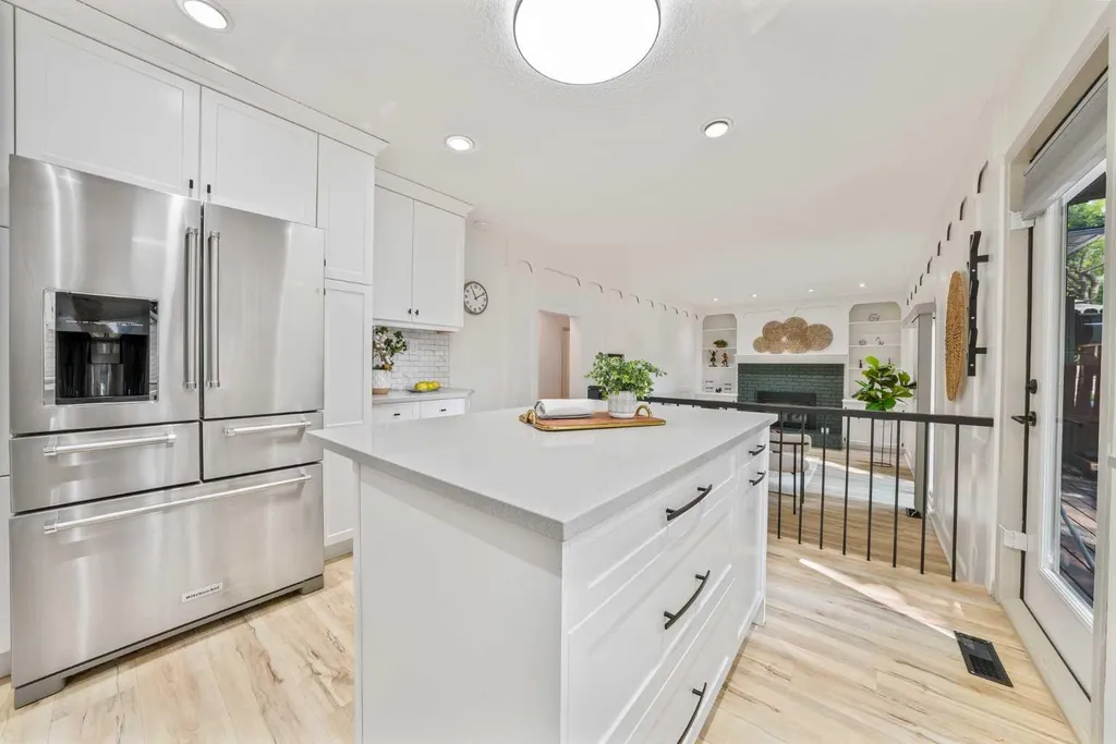 40 Silver Ridge Court NW Calgary AB T3B4V5