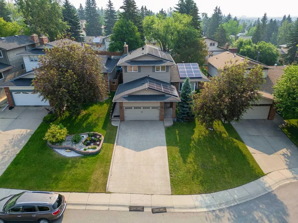40 Silver Ridge Court NW Calgary AB T3B4V5