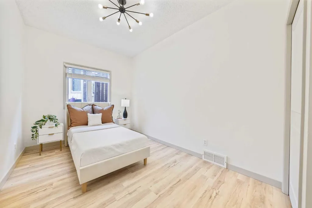 40 Silver Ridge Court NW Calgary AB T3B4V5