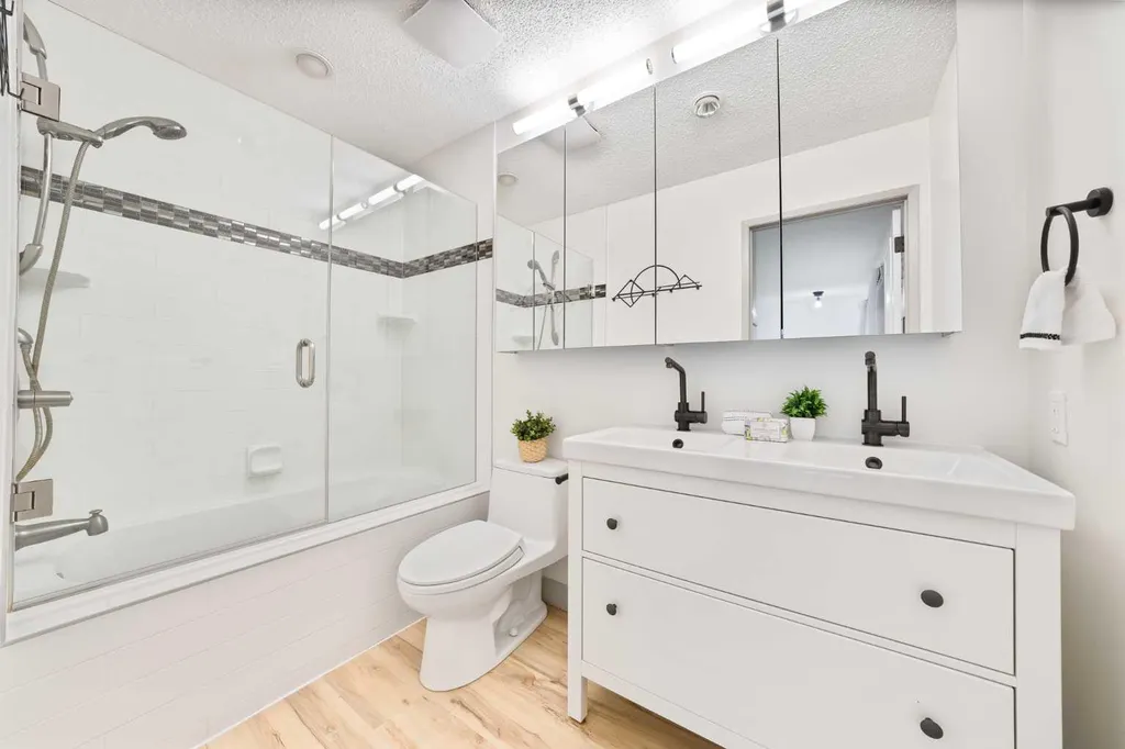 40 Silver Ridge Court NW Calgary AB T3B4V5
