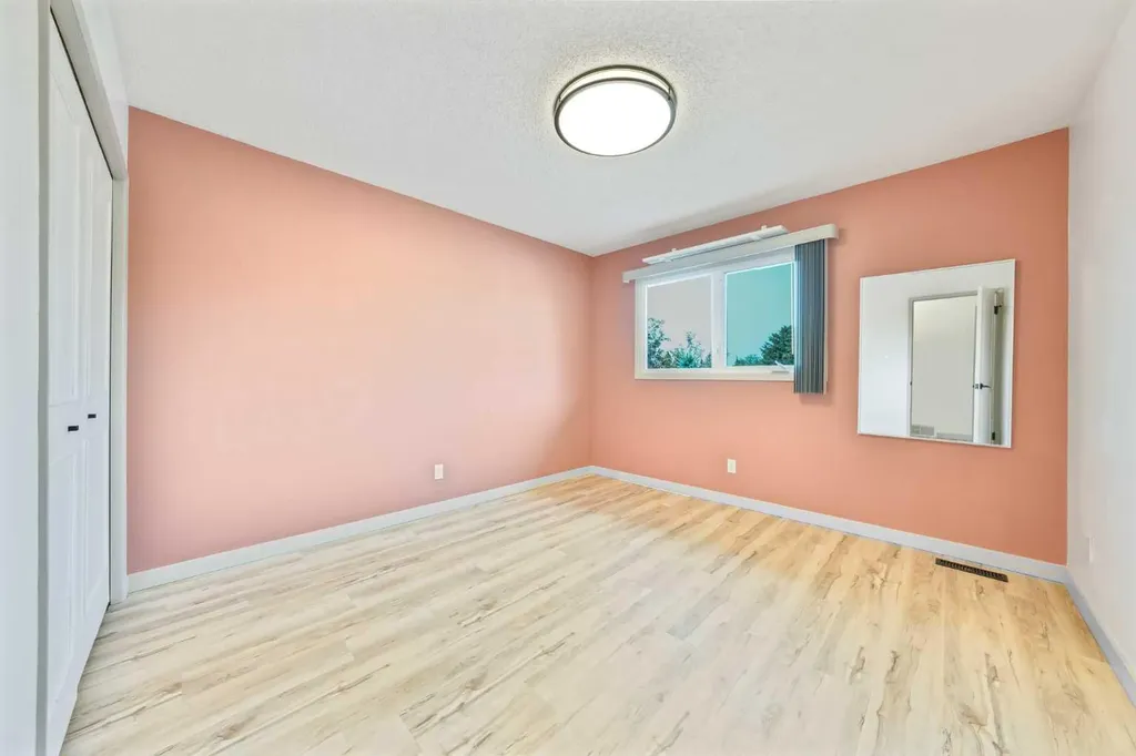40 Silver Ridge Court NW Calgary AB T3B4V5
