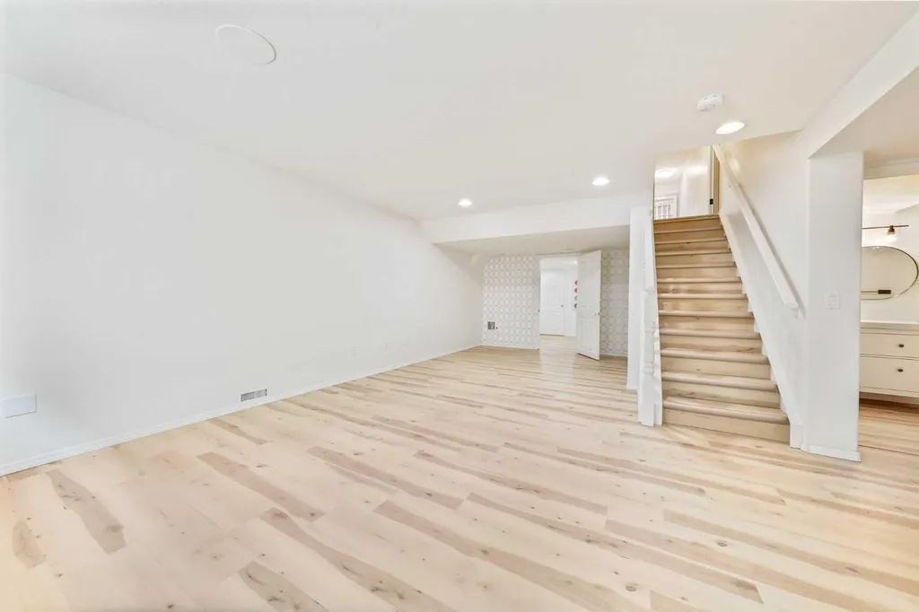 40 Silver Ridge Court NW Calgary AB T3B4V5