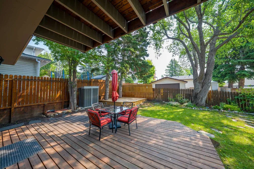 40 Silver Ridge Court NW Calgary AB T3B4V5