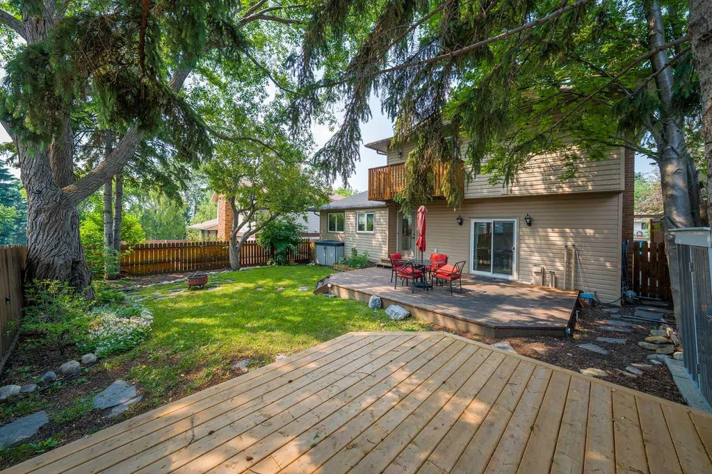40 Silver Ridge Court NW Calgary AB T3B4V5