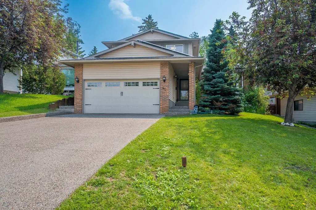 40 Silver Ridge Court NW Calgary AB T3B4V5