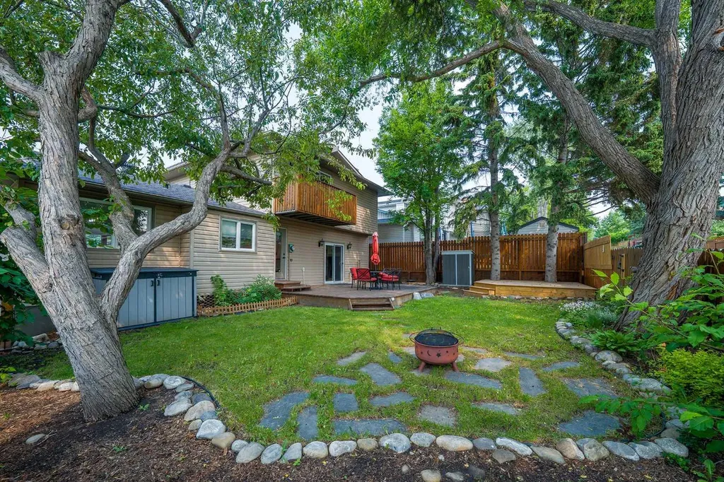 40 Silver Ridge Court NW Calgary AB T3B4V5