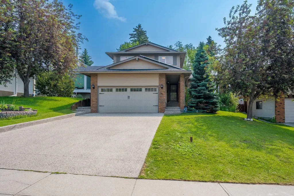40 Silver Ridge Court NW Calgary AB T3B4V5