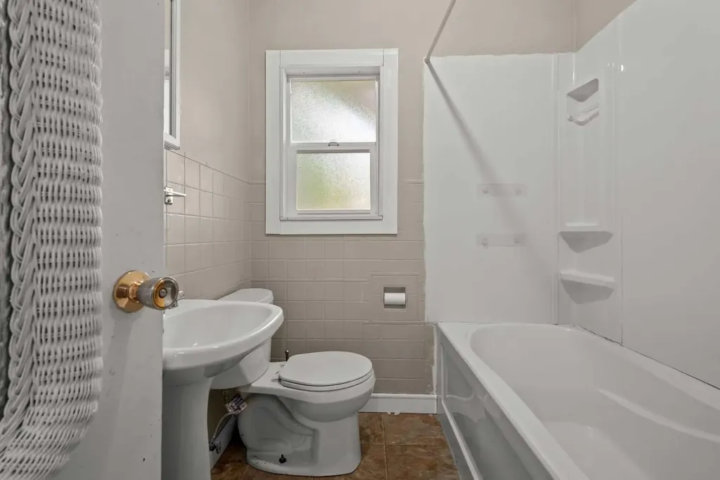 302 6 Avenue NE Three Hills AB T0M2A0