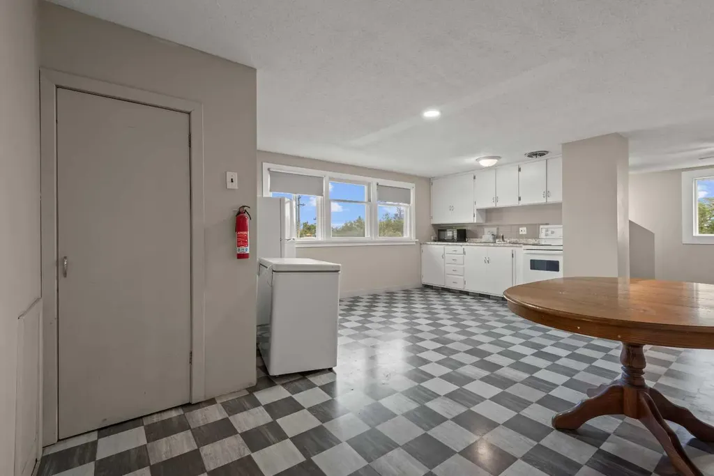 302 6 Avenue NE Three Hills AB T0M2A0