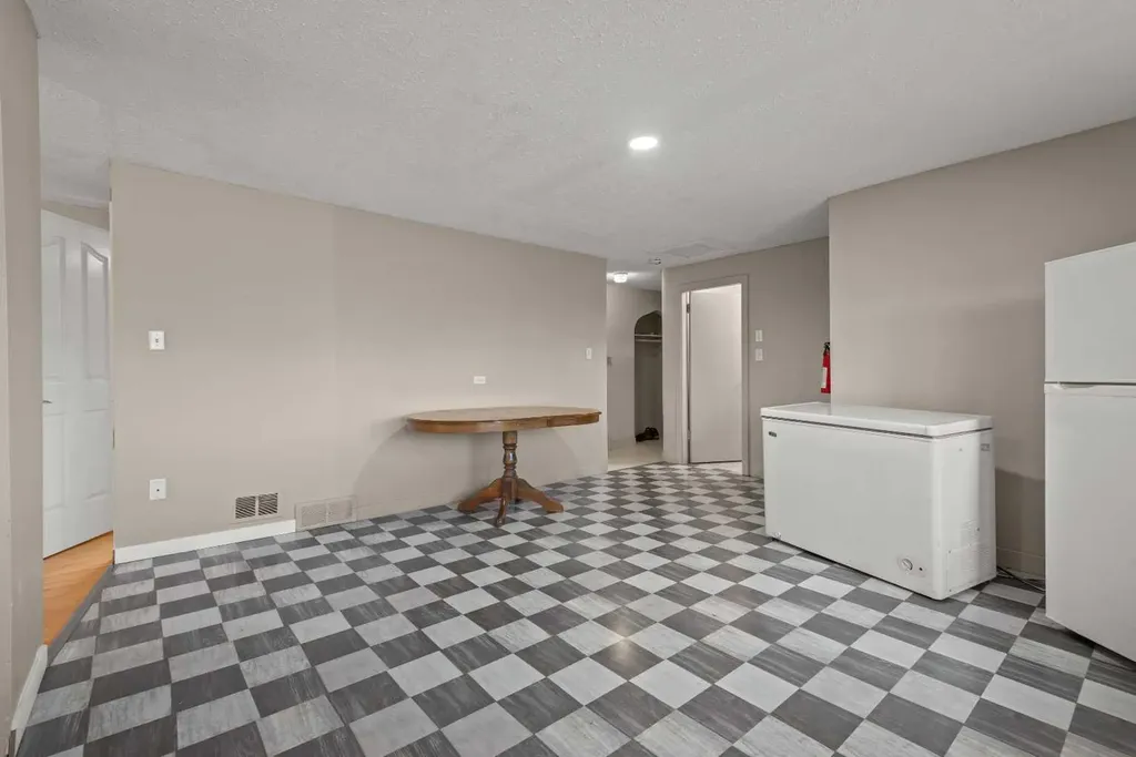 302 6 Avenue NE Three Hills AB T0M2A0