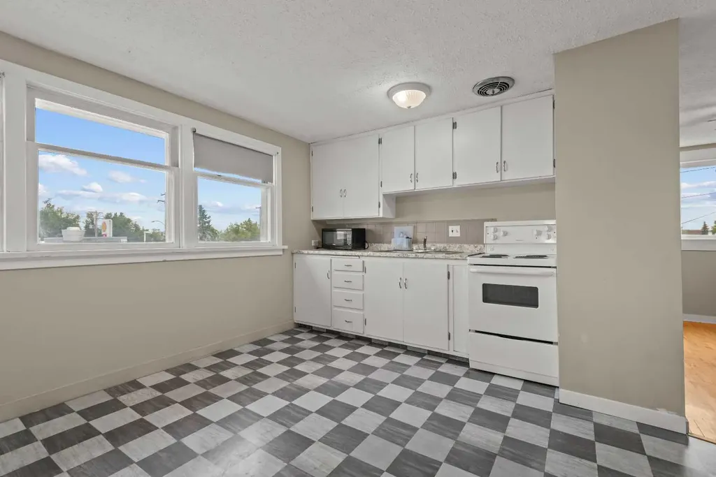 302 6 Avenue NE Three Hills AB T0M2A0