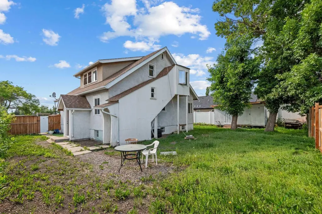 302 6 Avenue NE Three Hills AB T0M2A0