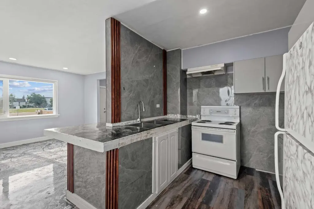 302 6 Avenue NE Three Hills AB T0M2A0