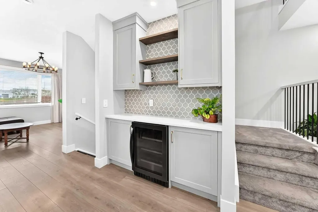 12 Willow Street Cochrane AB T4C 2V3