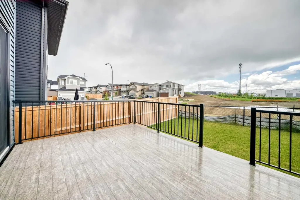 12 Willow Street Cochrane AB T4C 2V3