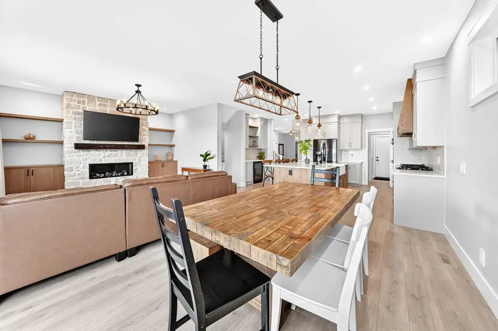 12 Willow Street Cochrane AB T4C 2V3