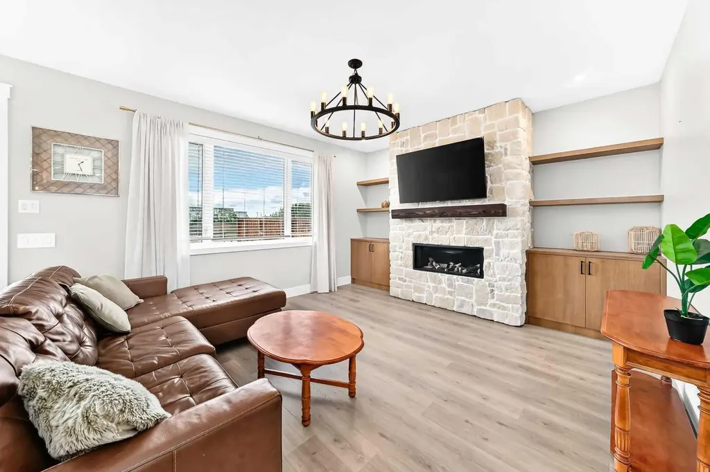 12 Willow Street Cochrane AB T4C 2V3