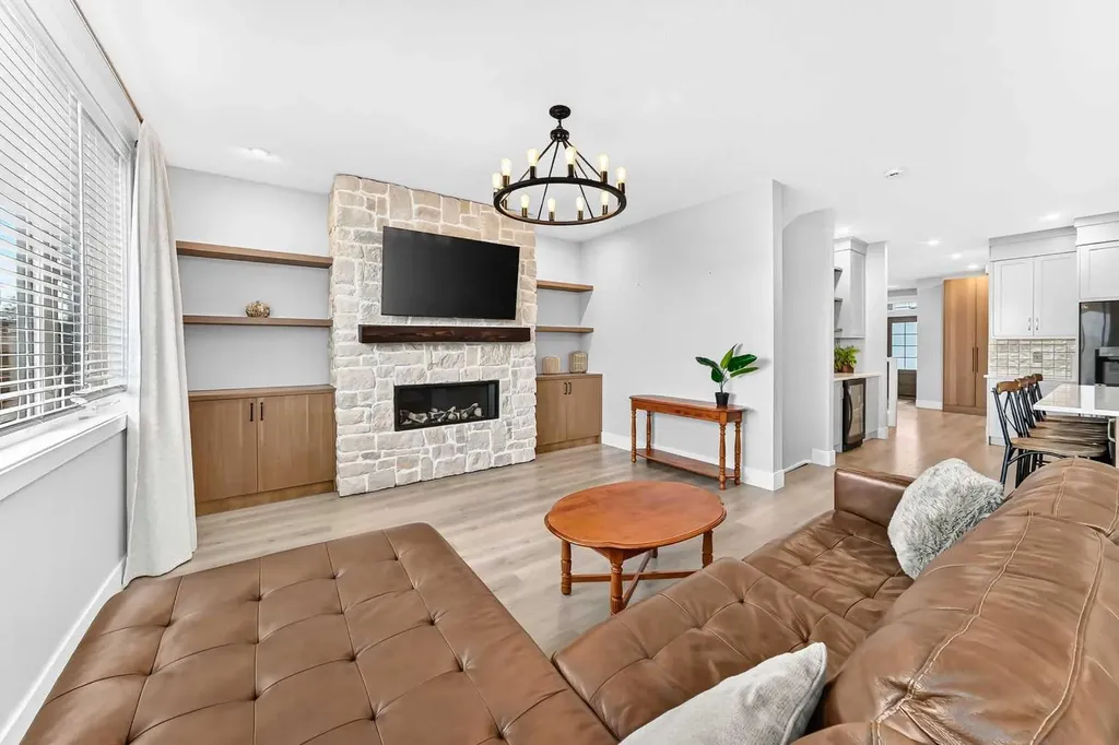 12 Willow Street Cochrane AB T4C 2V3