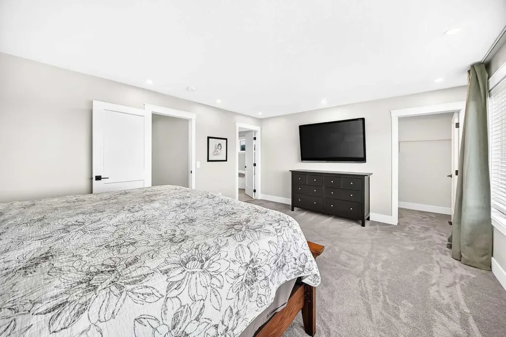 12 Willow Street Cochrane AB T4C 2V3