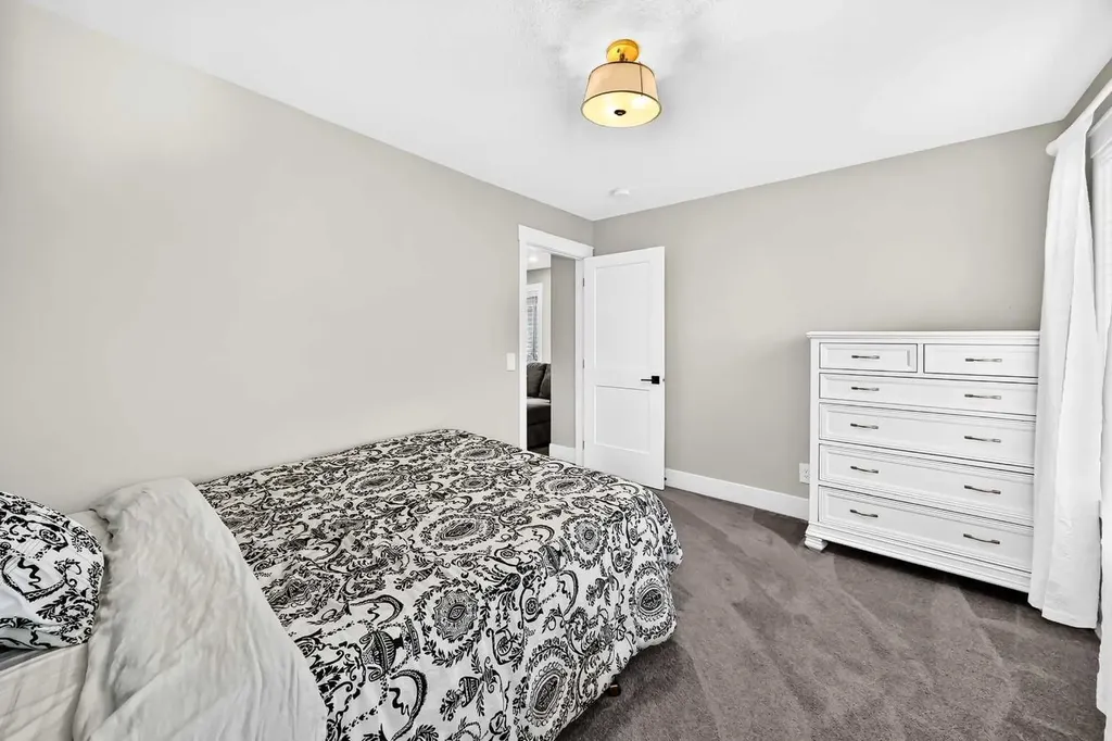 12 Willow Street Cochrane AB T4C 2V3