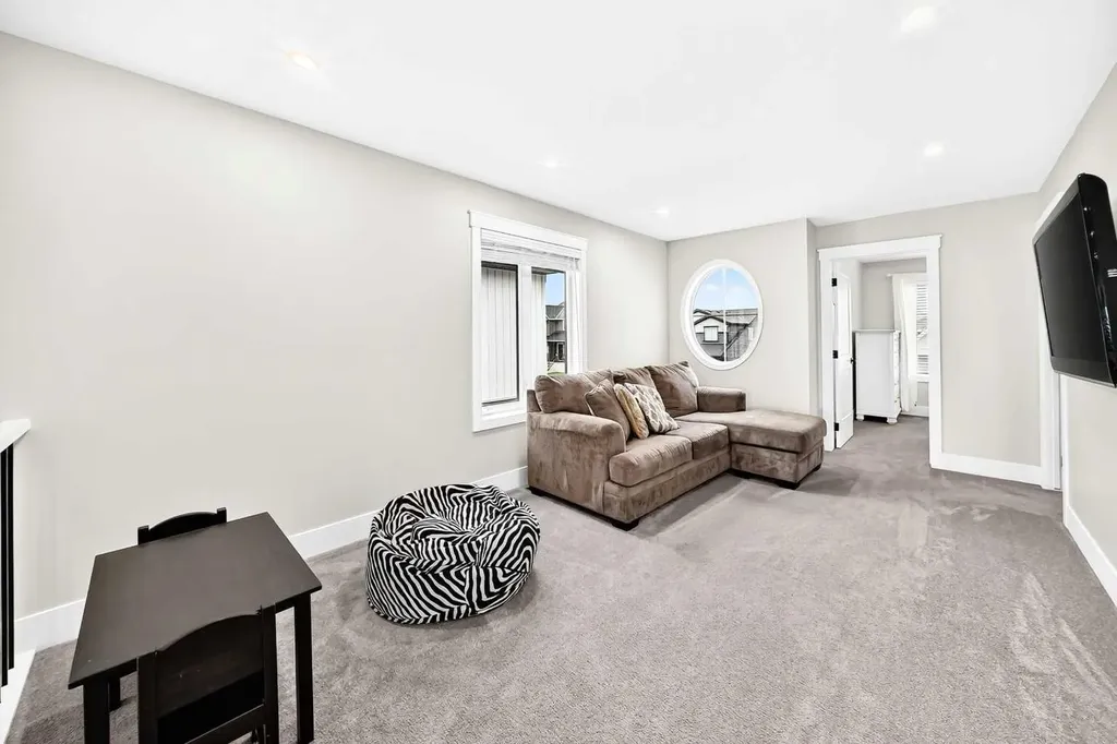 12 Willow Street Cochrane AB T4C 2V3