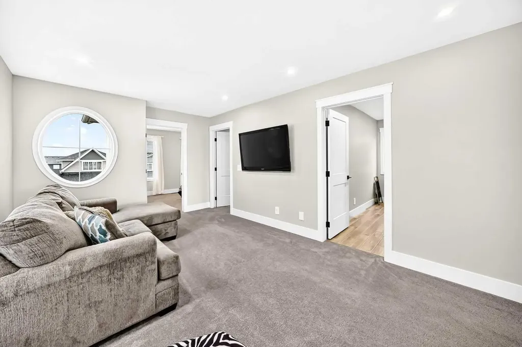 12 Willow Street Cochrane AB T4C 2V3