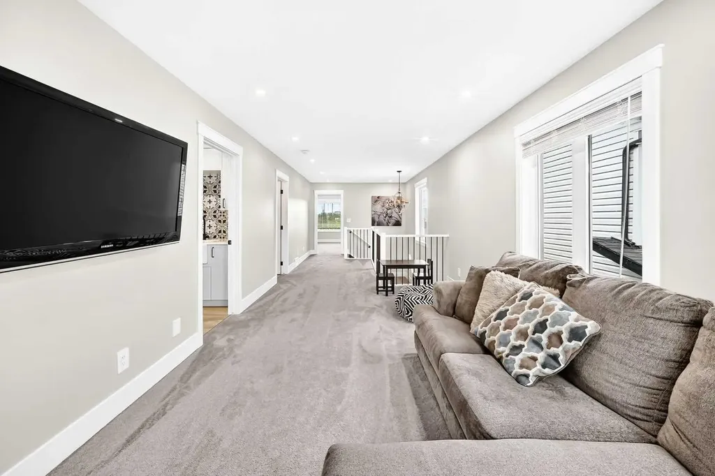 12 Willow Street Cochrane AB T4C 2V3