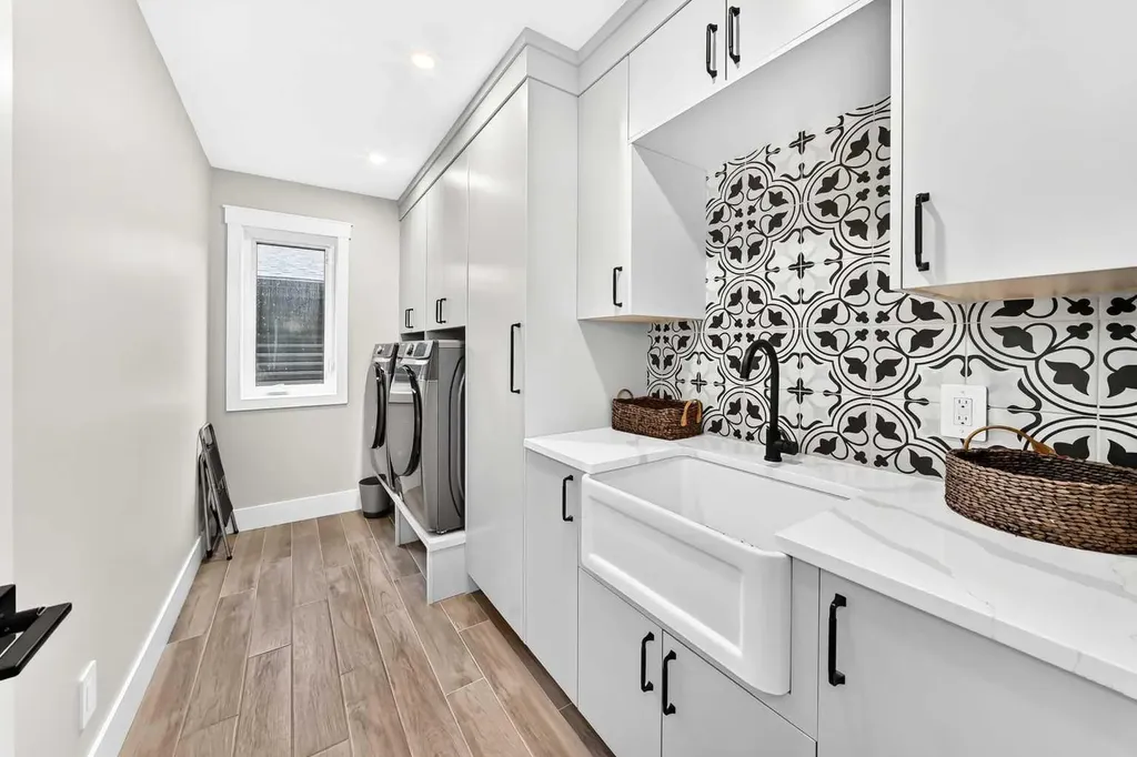 12 Willow Street Cochrane AB T4C 2V3
