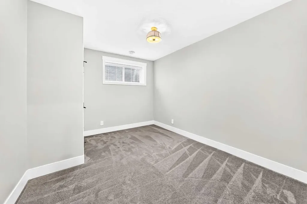 12 Willow Street Cochrane AB T4C 2V3