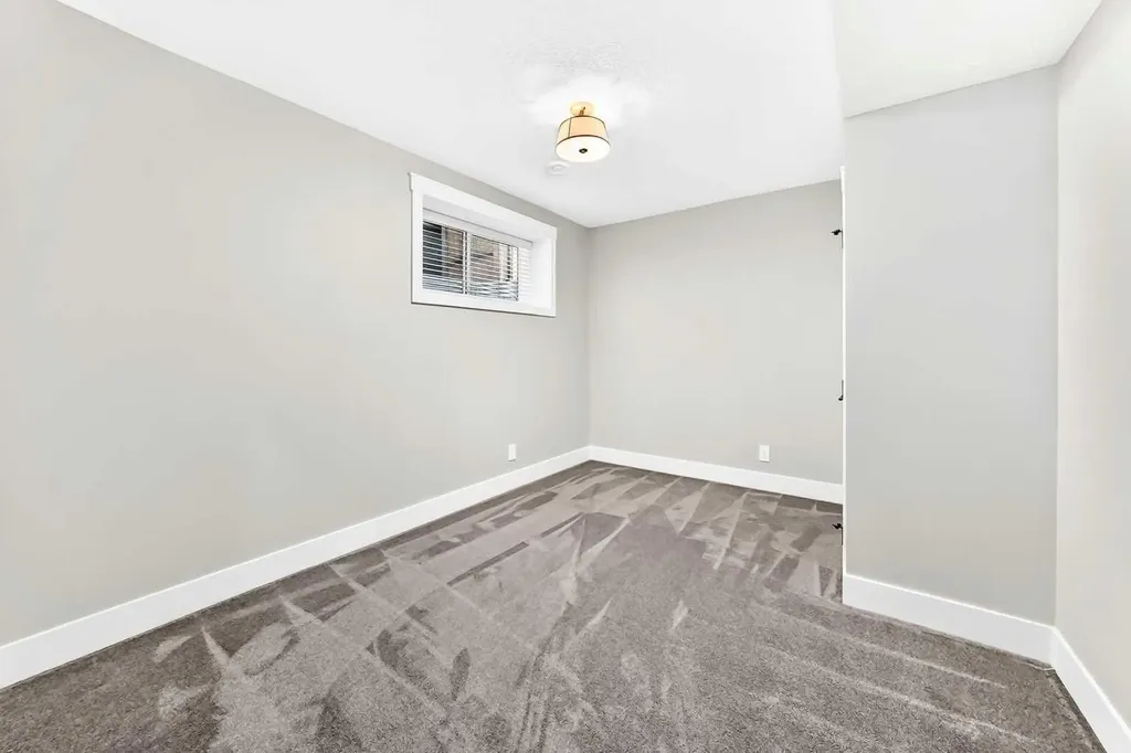 12 Willow Street Cochrane AB T4C 2V3
