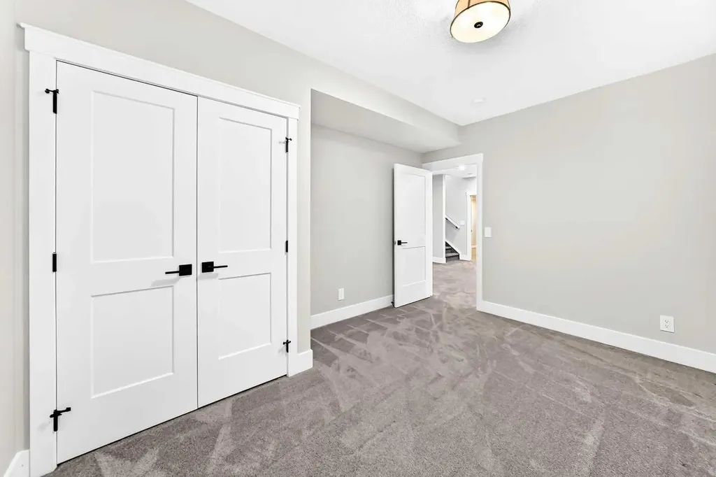12 Willow Street Cochrane AB T4C 2V3