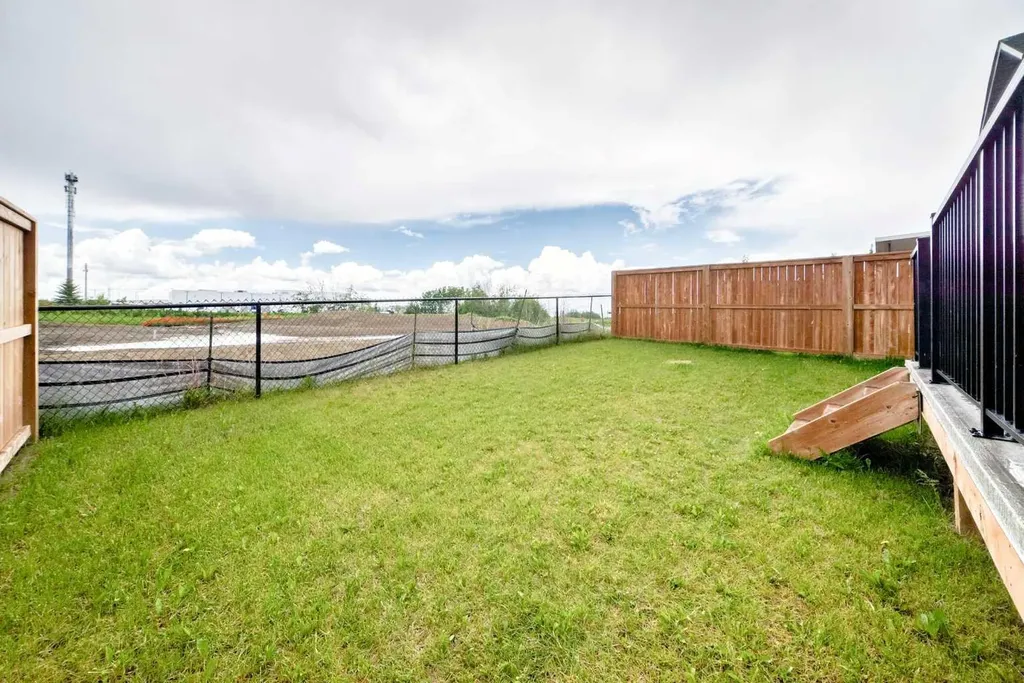 12 Willow Street Cochrane AB T4C 2V3