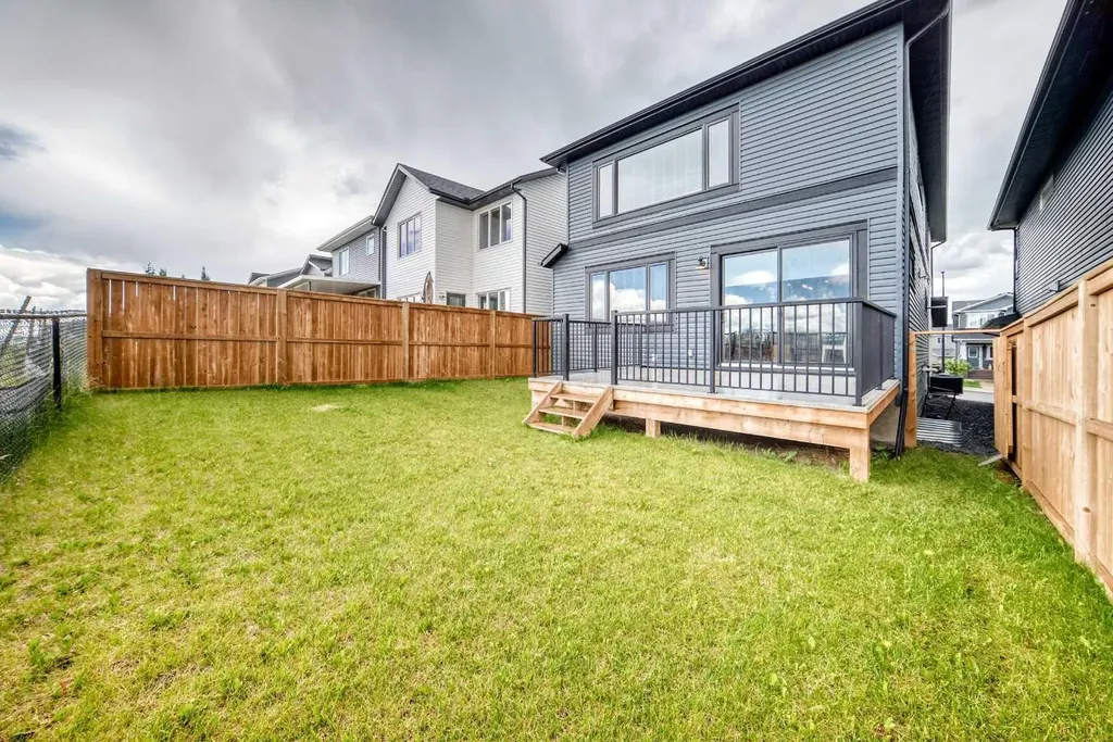 12 Willow Street Cochrane AB T4C 2V3