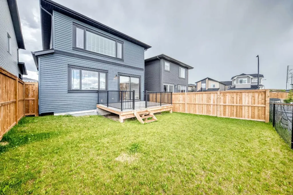 12 Willow Street Cochrane AB T4C 2V3