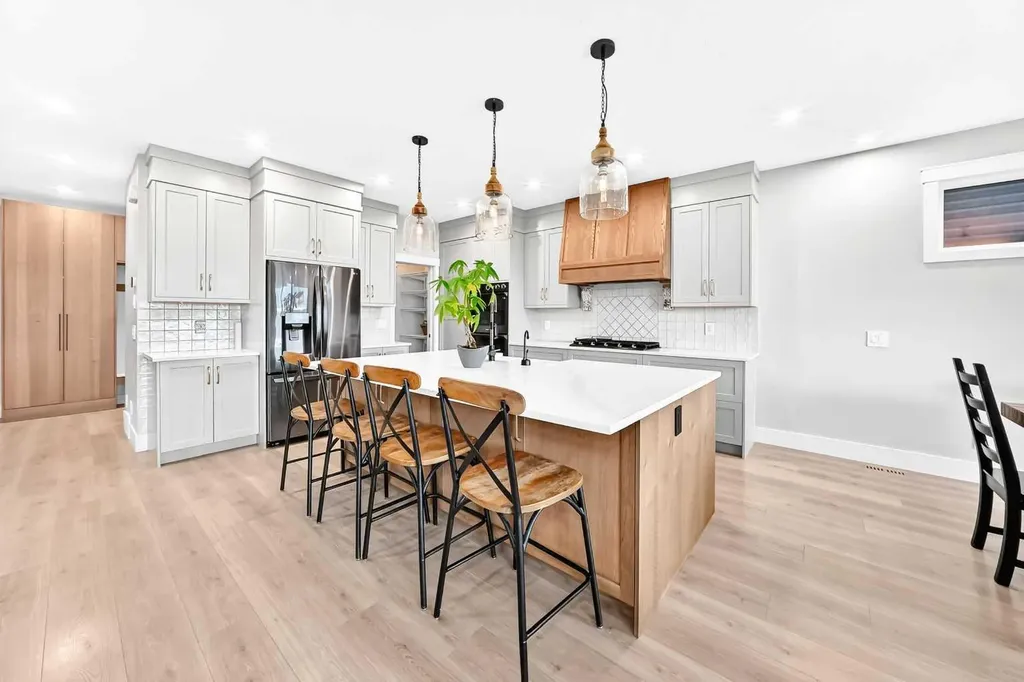 12 Willow Street Cochrane AB T4C 2V3