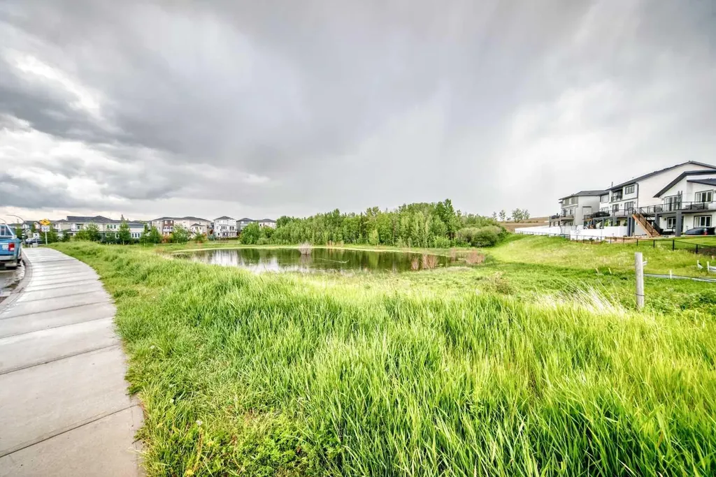 12 Willow Street Cochrane AB T4C 2V3