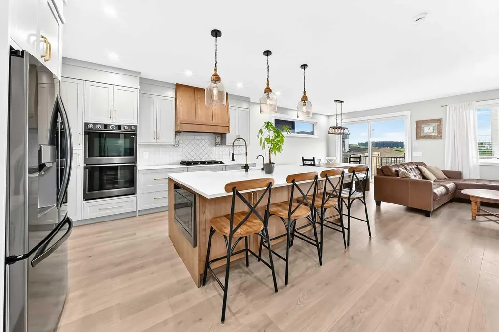 12 Willow Street Cochrane AB T4C 2V3