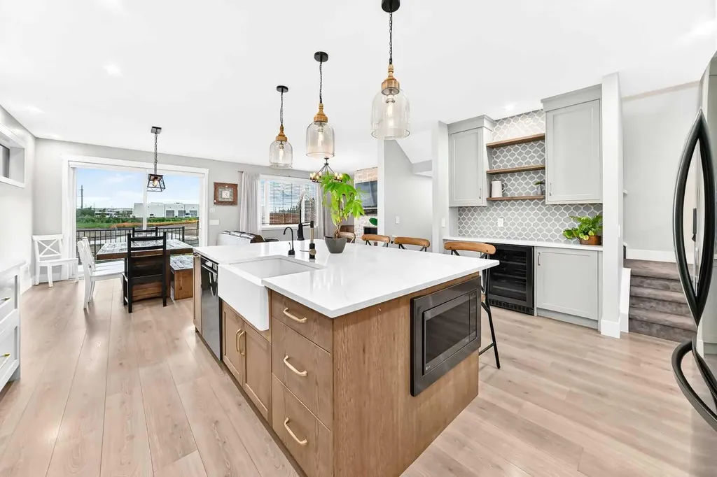 12 Willow Street Cochrane AB T4C 2V3