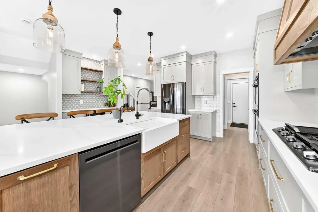 12 Willow Street Cochrane AB T4C 2V3