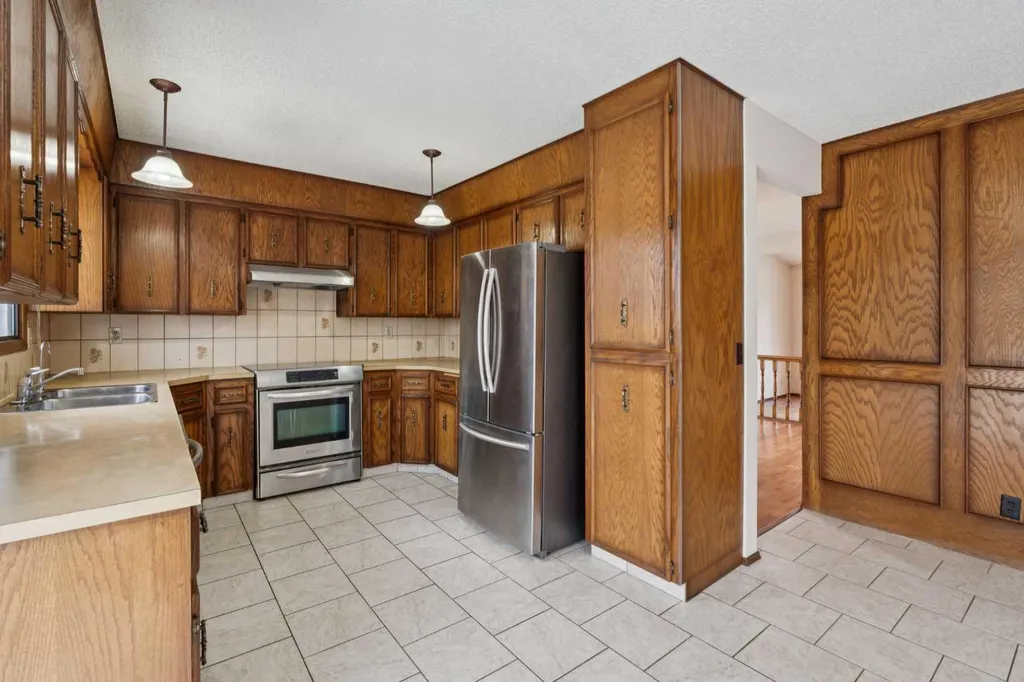 40 Scenic Place NW Calgary AB T3L1A5