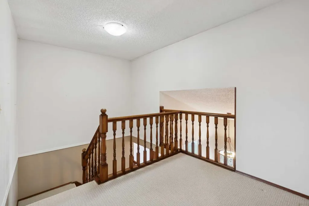 40 Scenic Place NW Calgary AB T3L1A5