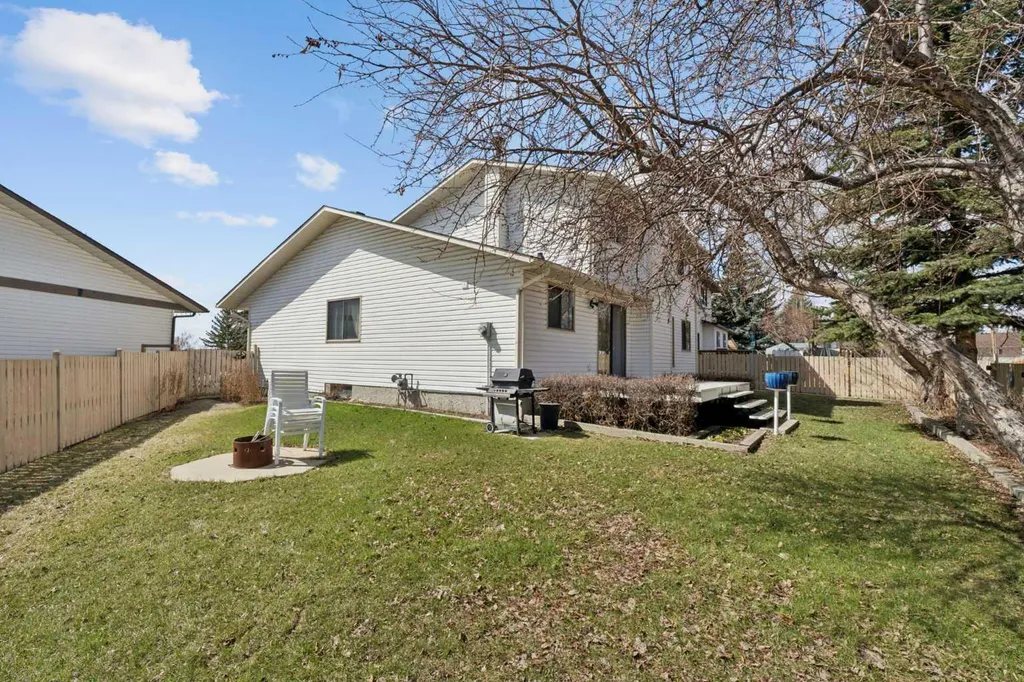 40 Scenic Place NW Calgary AB T3L1A5