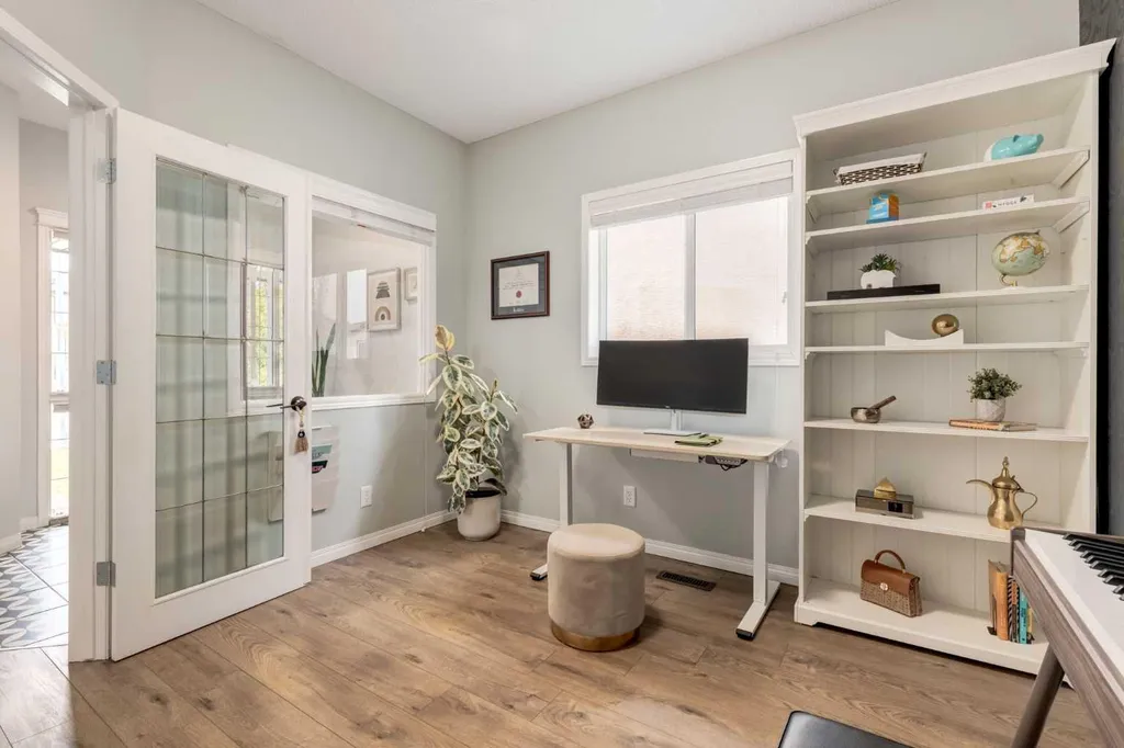16A Tusslewood Drive NW Calgary AB T3L 0B1