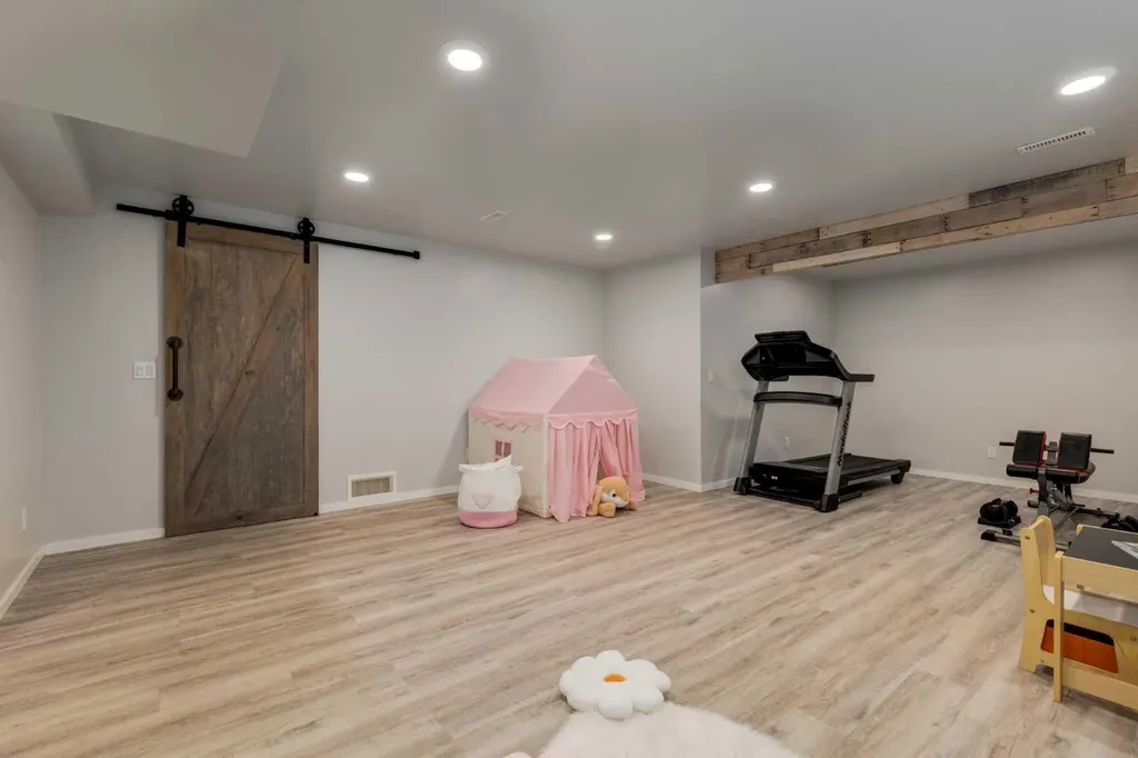 16A Tusslewood Drive NW Calgary AB T3L 0B1