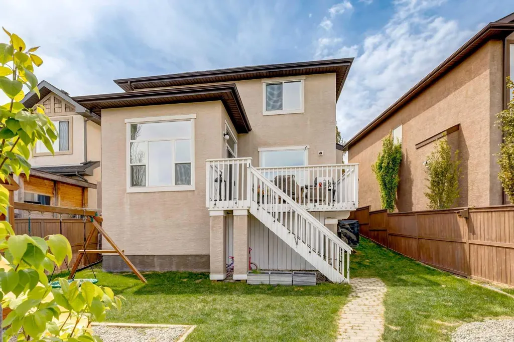 16A Tusslewood Drive NW Calgary AB T3L 0B1