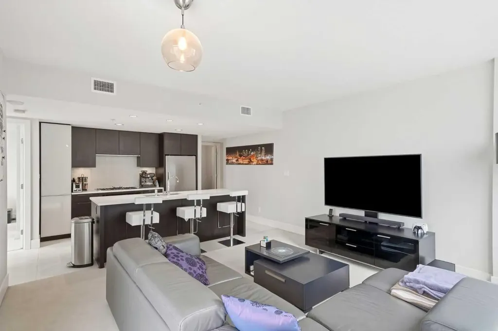 1111 10 Street SW Calgary AB T2R 1E3