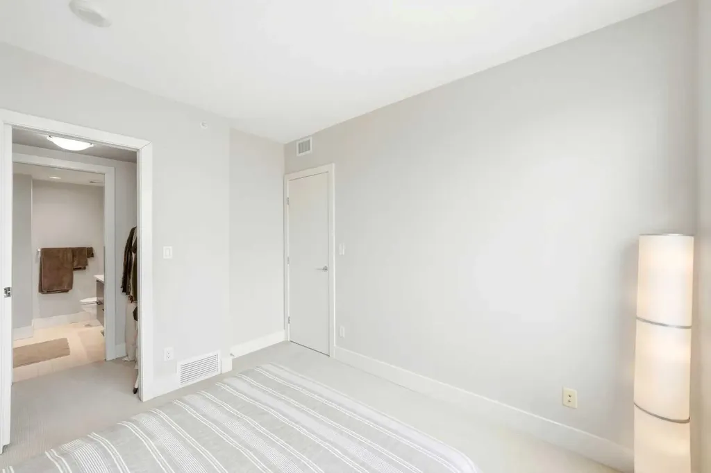 1111 10 Street SW Calgary AB T2R 1E3