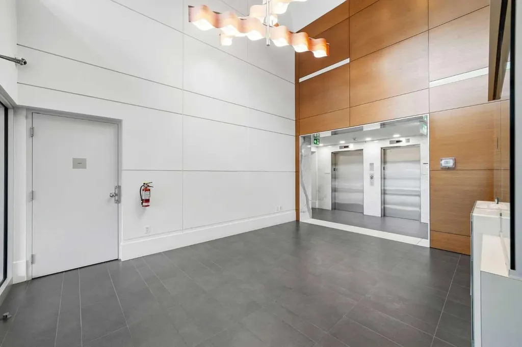 1111 10 Street SW Calgary AB T2R 1E3